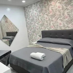 krizia-home-bb-napoli.hotels-amalfi.com/